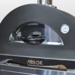 forno a legna per pizza con sportello in acciaio
